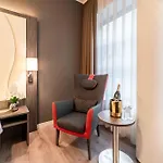 Plaza Premium Center 酒店 4*