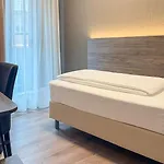 Plaza Premium Center 4*