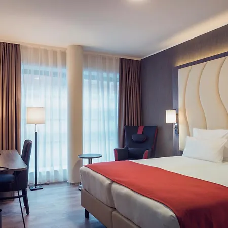 Plaza Premium Center Hotel 4*