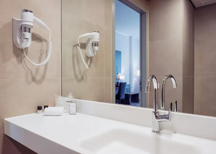 Hotel Plaza Premium Center 4*