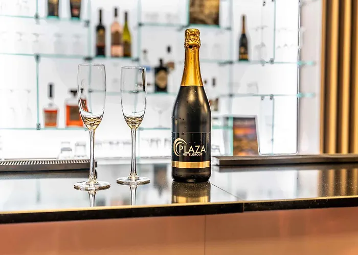 Plaza Premium Center Hotel