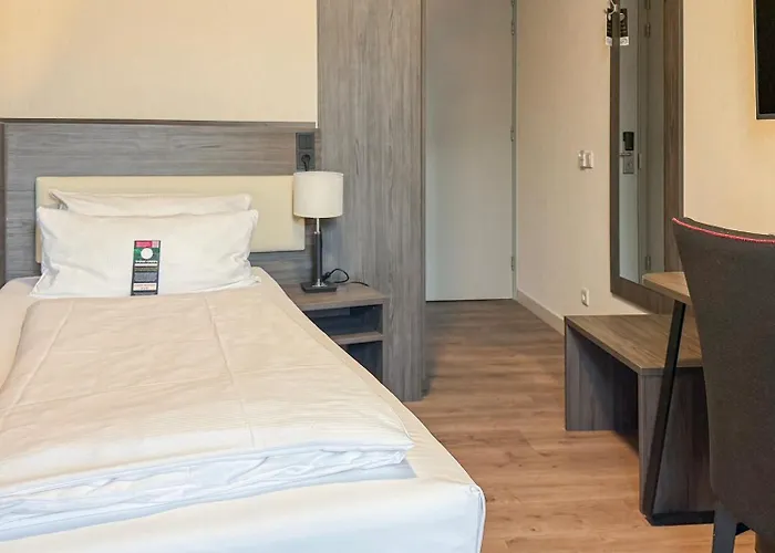 Plaza Premium Center Hotel 4*