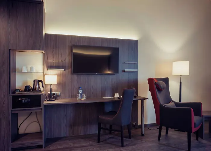 Plaza Premium Center Hotel