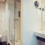 Plaza Premium Center 4*