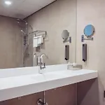 Plaza Premium Center 4*