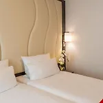 Plaza Premium Center 4* Hága