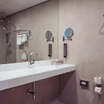 Plaza Premium Center 4* Hága