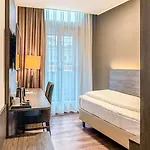 Plaza Premium Center 4* Hága