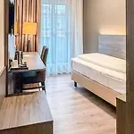 Plaza Premium Center Hotel