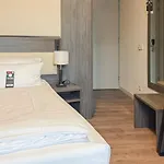 Plaza Premium Center Hotel 4*