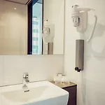 Plaza Premium Center 4*