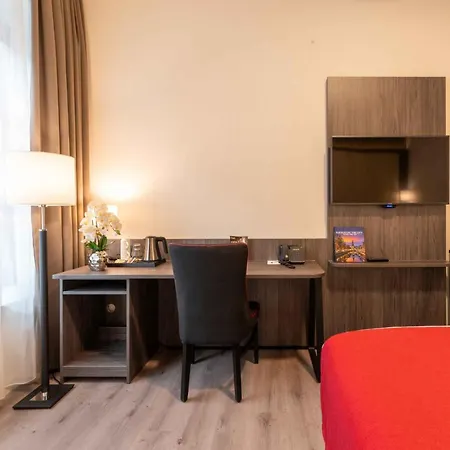 Plaza Premium Center Szálloda Hága