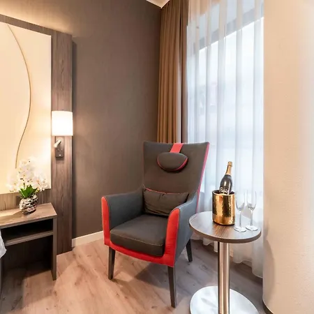 Plaza Premium Center מלון