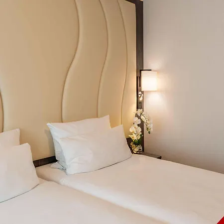 Plaza Premium Center 4* 海牙