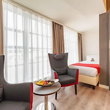 מלון Plaza Premium Center