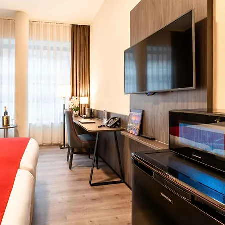 Plaza Premium Center Szálloda Hága