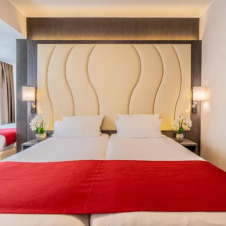 Plaza Premium Center Hotell