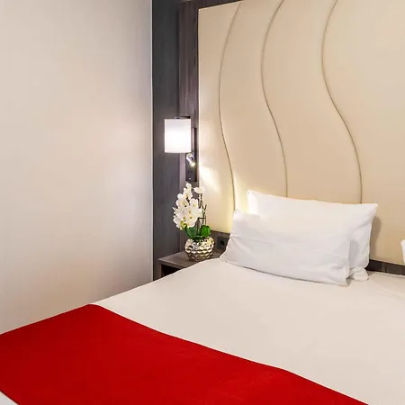 Hotel Plaza Premium Center