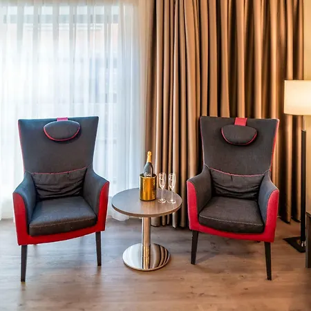 Plaza Premium Center Otel 4*