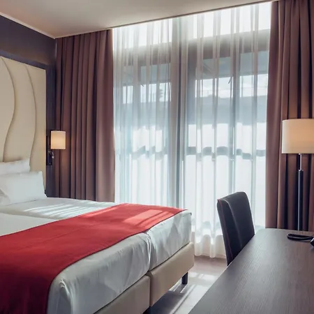 Plaza Premium Center Otel Lahey