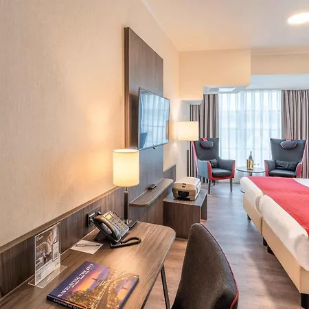 Plaza Premium Center 4*