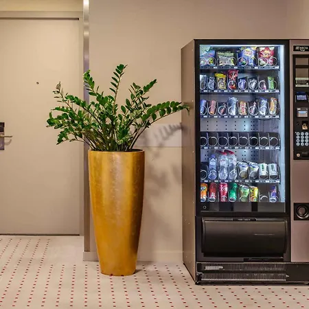 Plaza Premium Center