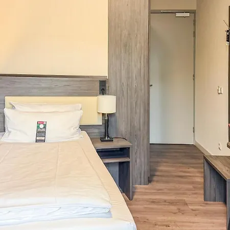 Hotel Plaza Premium Center