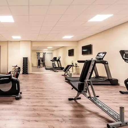 Plaza Premium Center Hotel 4*
