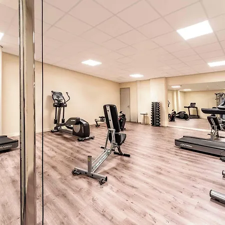 Plaza Premium Center Hotel 4*