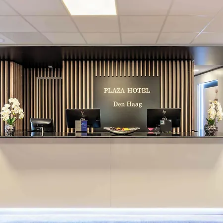 Plaza Premium Center Hotel