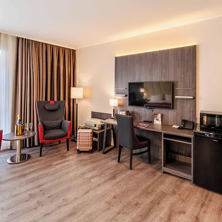 Hotel Plaza Premium Center 4*