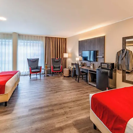 Plaza Premium Center Hotel 4*