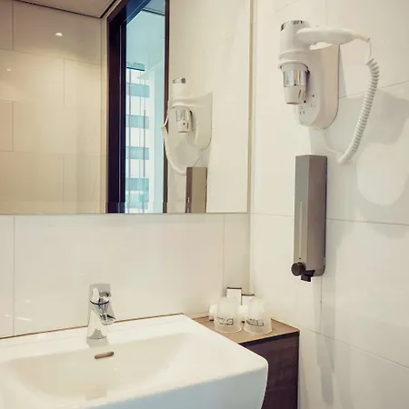 Plaza Premium Center 4*