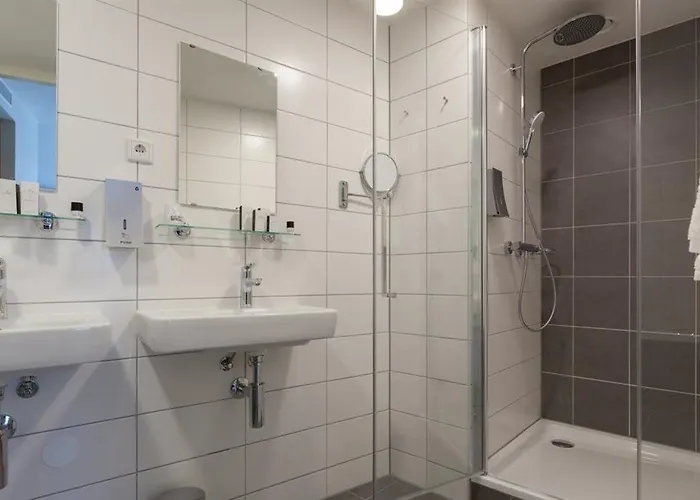 Plaza Premium Center