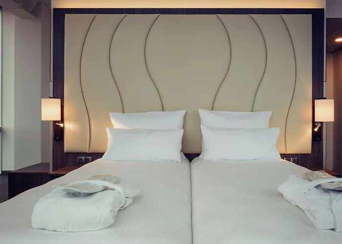 Plaza Premium Center Hotell