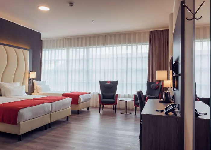 Plaza Premium Center Hotell 4*