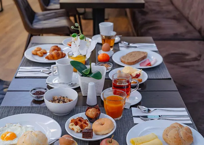 Plaza Premium Center Hotell 4*