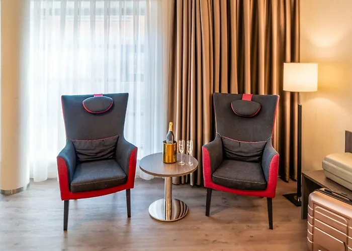 Plaza Premium Center Hotell 4*