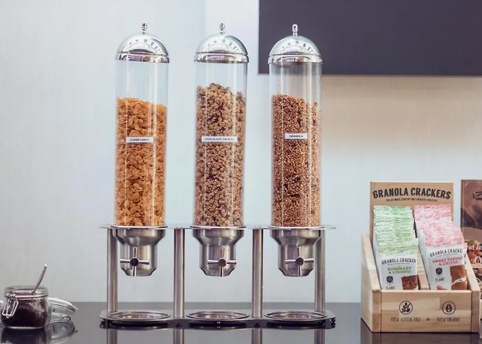 Plaza Premium Center Hotell