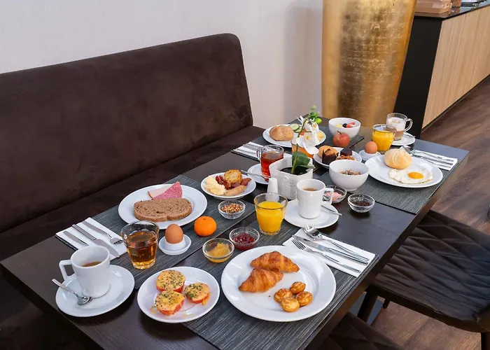 Plaza Premium Center 4* Haga