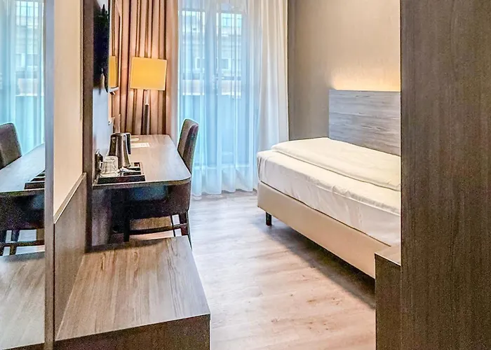 Plaza Premium Center Hotell