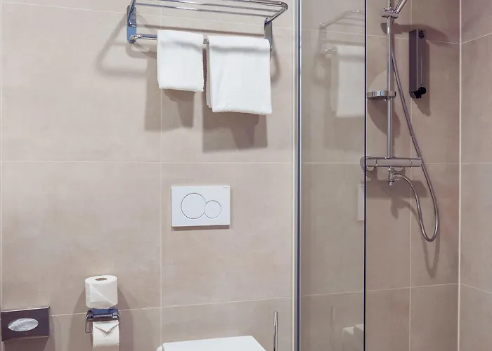 Plaza Premium Center Hotell 4*